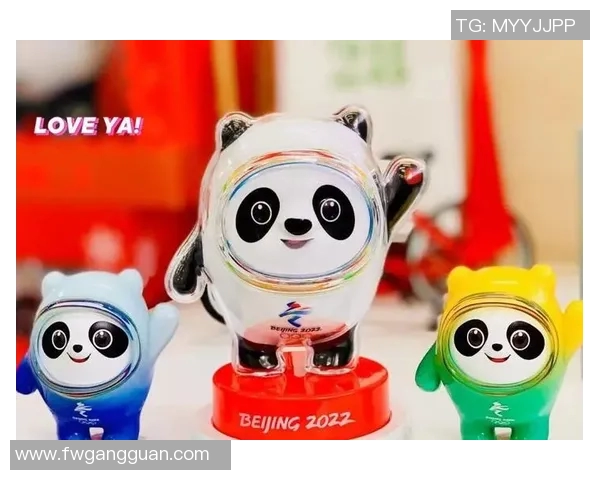 足球明星与冰墩墩的奇妙结合精彩图片展示尽在此处