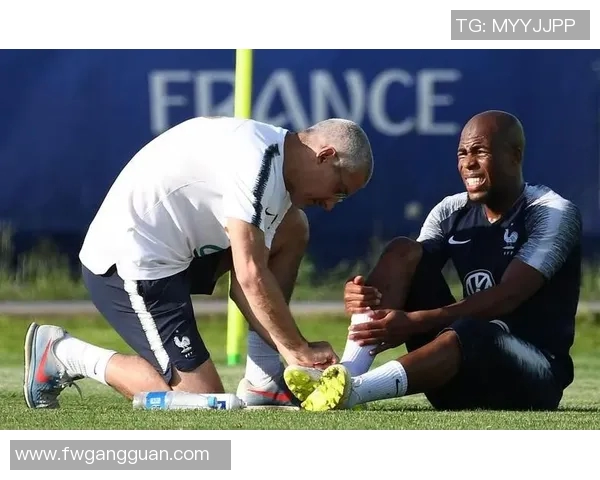 足球明星受伤后瘸腿瞬间高清图片展示与背后故事揭秘